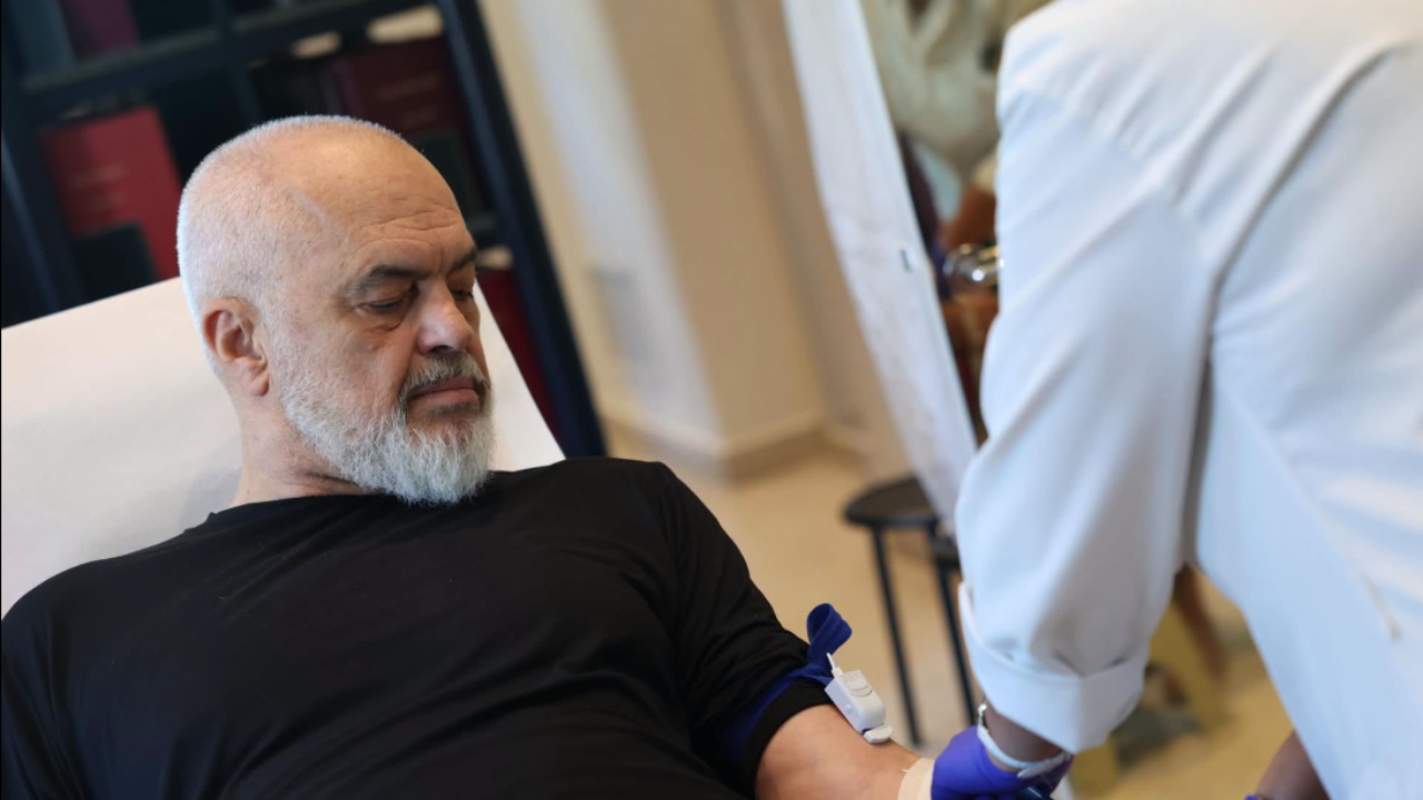  Edhe këtë vit   Rama dhuron gjak dhe ndan pamjet nga nisma e Kryeministrisë