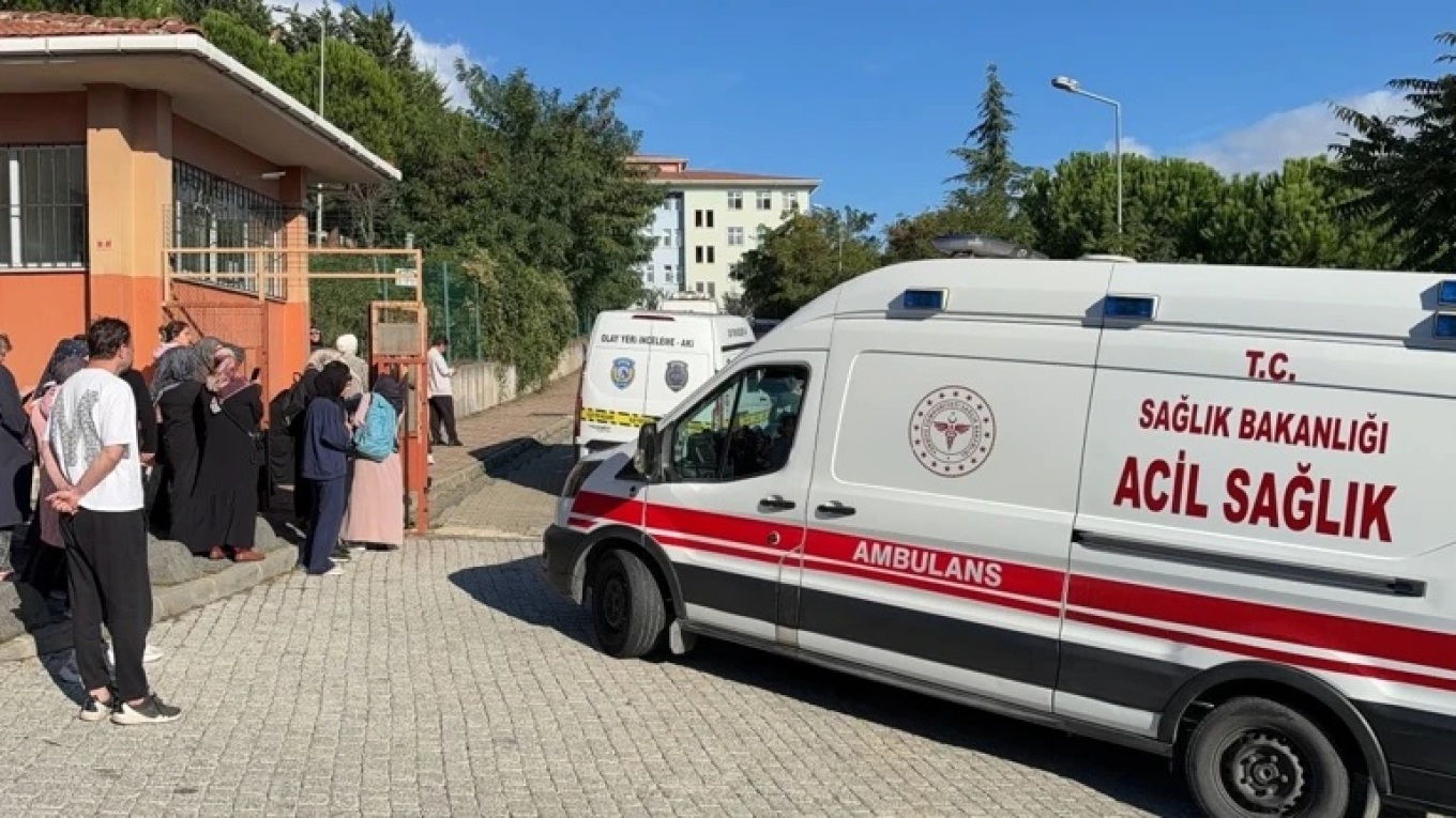 Sulm me thikë në një shkollë në Stamboll/ Plagosen 8 nxënës, arrestohet 15-vjeçarja