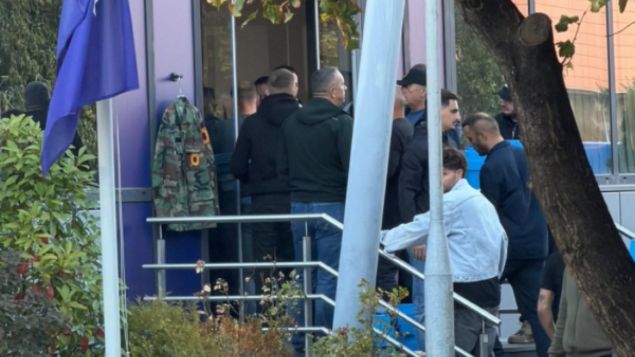 Projektligji për Gjykatën Speciale dërgohet në Qeveri  120 pako dorëzohen pas protestës në Prishtinë