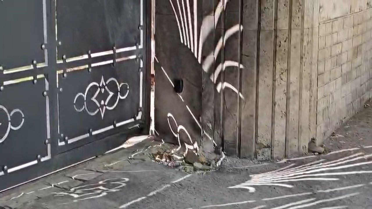 Shpërthim me tritol në Elbasan, dëmtohet rrethimi i banesës së një 69-vjeçari. Zbulohen detajet e para