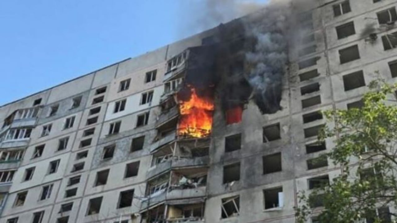 Bombat ruse vrasin 11 civilë  tre fëmijë mes viktimave në Zaporizhia  vijojnë kërkimet nën rrënojat e banesave