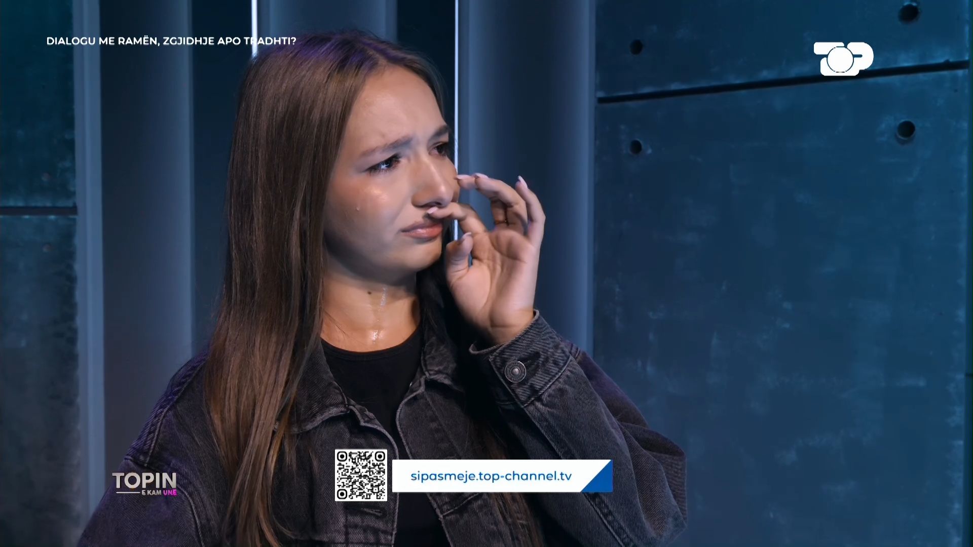 Foto nga burimi: Topin e kam unë/ “Nuk jam e sigurt a ta vazhdoj jetën time në Shqipër?”, gjimnazistja qan në studio, i drejtohet Maznikut: Si nuk ju vjen turp