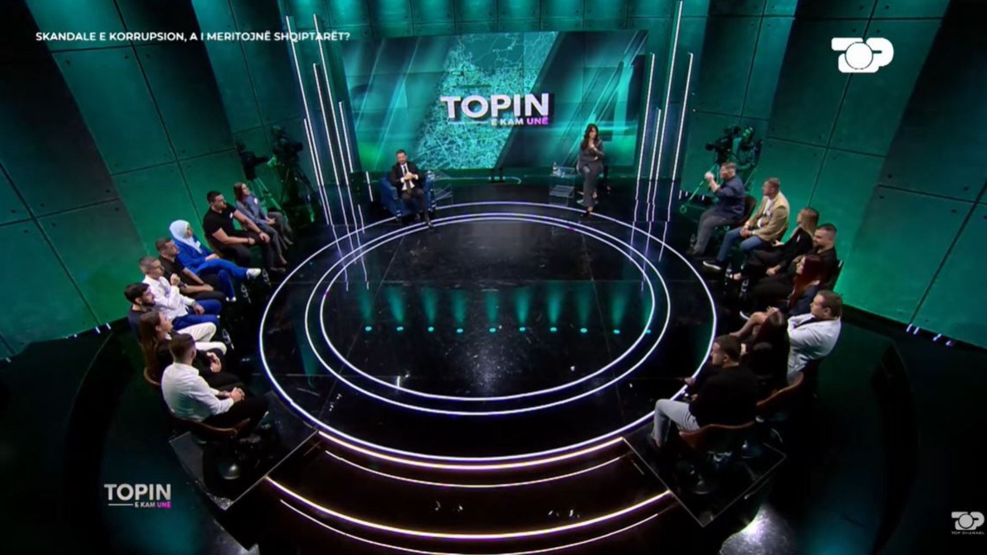  Topin e kam unë   I riu kundër studios  Flisni si gjyshi im  na flisni si në kohën e qepës  Ne jemi e keqja e vetes