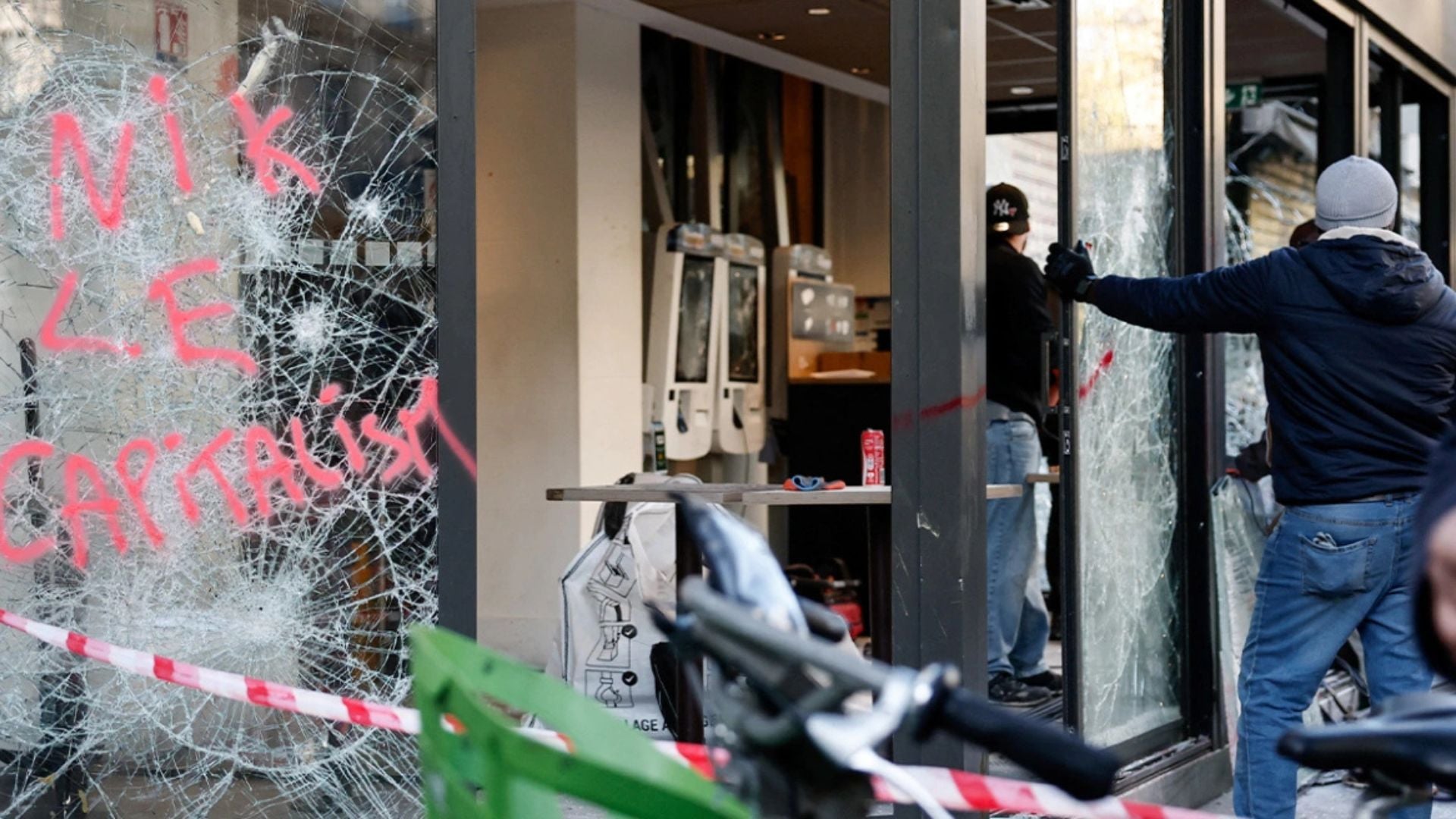 Çanta luksoze, parfume dhe syze firmato, si po shiten produktet e vjedhura gjatë protestave në Francë në platforma online
