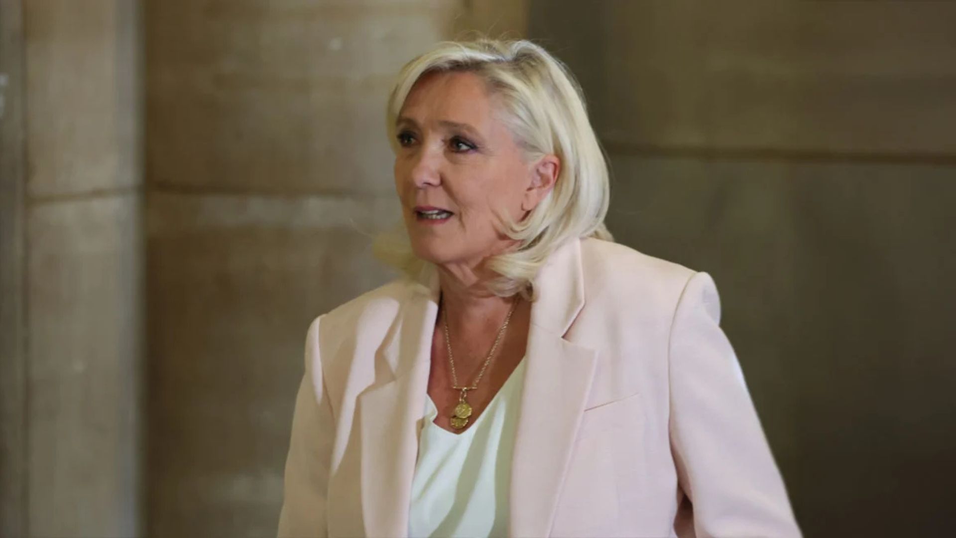 Siguria kombëtare prioritet   Le Pen e bindur për fitore në zgjedhjet e vitit të ardhshëm  Do të sigurohet kufiri dhe do dëbohen kriminelët e huaj