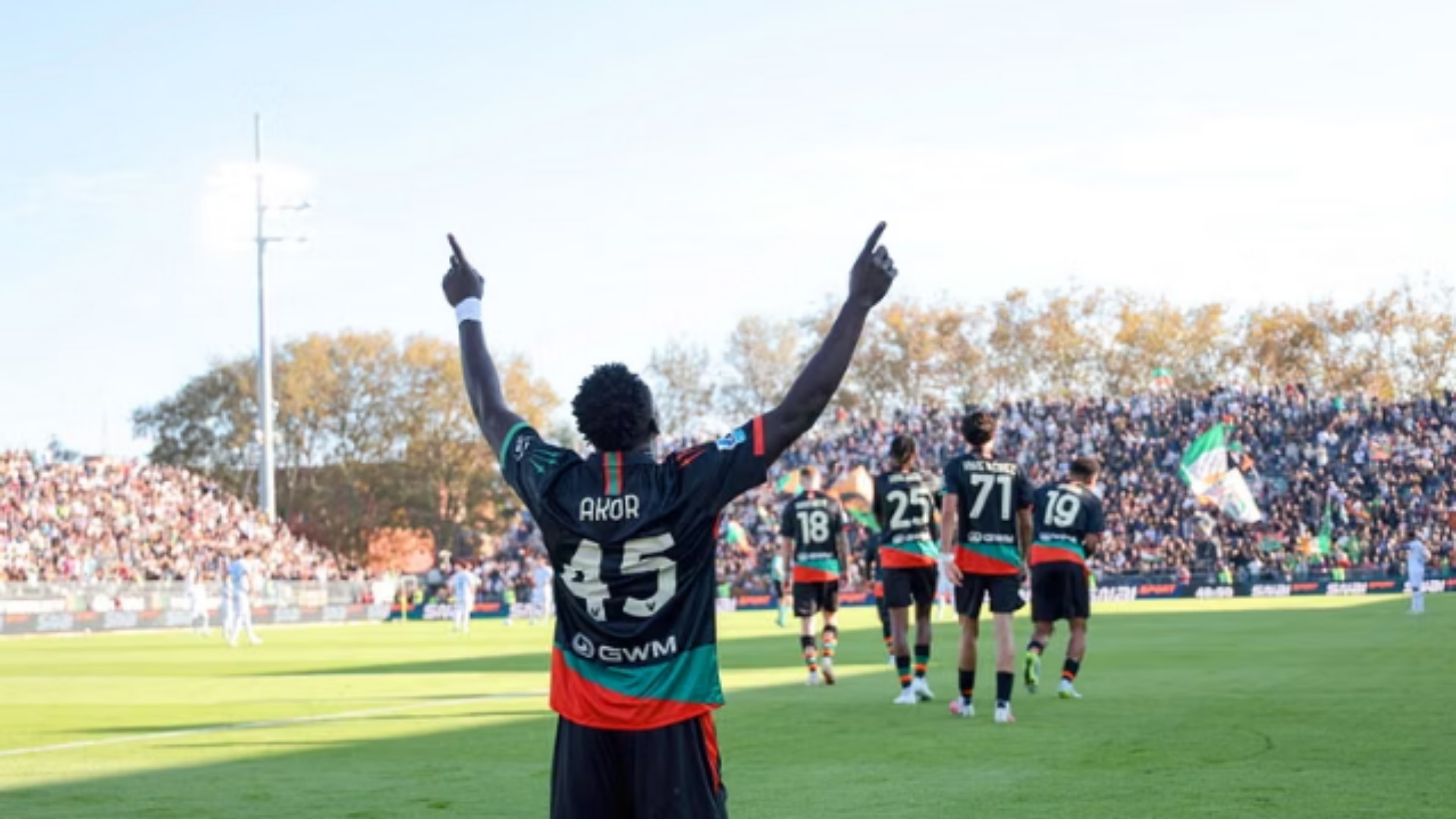 Venezia befason Napolin dhe merr fitoren e parë në Serie A