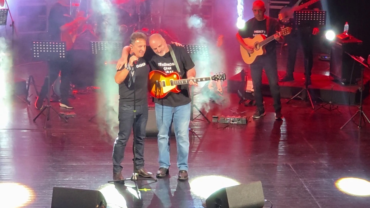  Akullthyesit  sërish në skenë  Pas 25 vitesh  grupi i rrokut rikthehet në Elbasan me një koncert që bashkon brezat