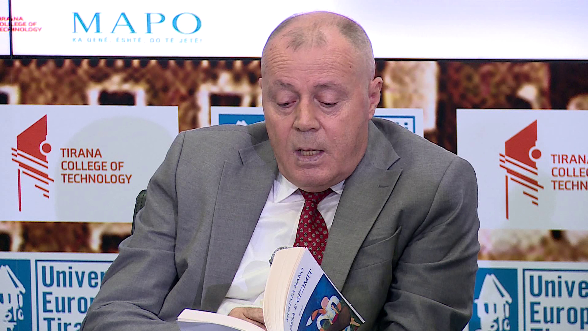 Foto nga burimi: Shqipëria e 2030 me Kryeministre grua, Maustafa Nano provokon me romanin e ri “Odeja e Gëzimit”: Integrimi në BE po na jepet si dhuratë